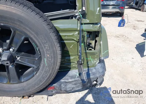 2020 Jeep Wrangler Unlimited Sahara Altitude 4X4 из США, поврежденный, VIN 1C4HJXEM3LW338045